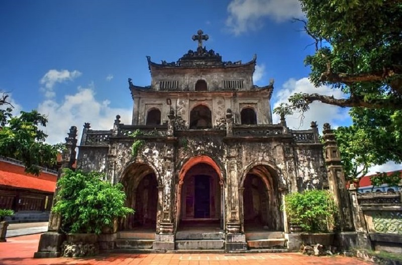 Khám phá Nhà thờ đá Phát Diệm Ninh Bình 130 tuổi cổ nhất Việt Nam