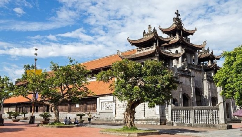 Khám phá Nhà thờ đá Phát Diệm Ninh Bình 130 tuổi cổ nhất Việt Nam