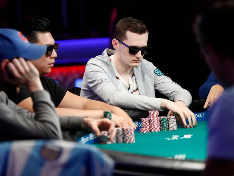 Giải đấu poker là gì? Chia sẻ kinh nghiệm chơi Tour Poker