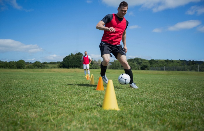 Những Kỹ Thuật Di Chuyển Phổ Biến Nhất Trong Bóng Đá - HTSPORT.VN