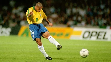 Roberto Carlos - Hậu vệ trái xuất sắc nhất mọi thời đại | SPORTBLADEN