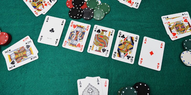 Những lá bài không mong muốn trong poker là gì? Những sai lầm thường gặp của người mới bắt đầu