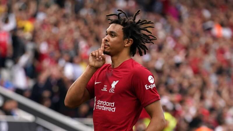 Top 7 hậu vệ Liverpool để lại ấn tượng khó quên