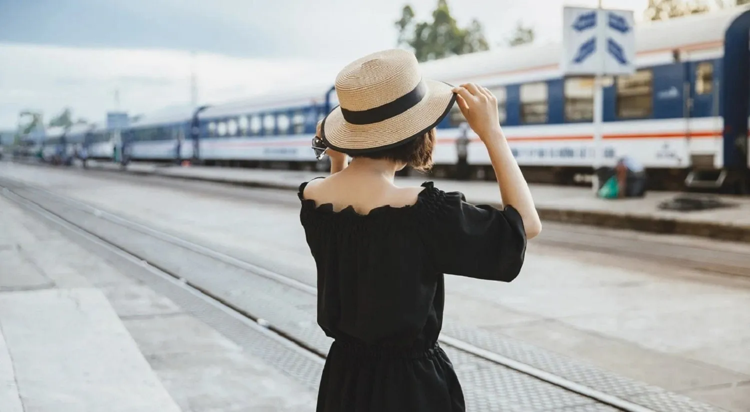 Khoảng cách từ Hà Nội đến Sài Gòn bao nhiêu km?