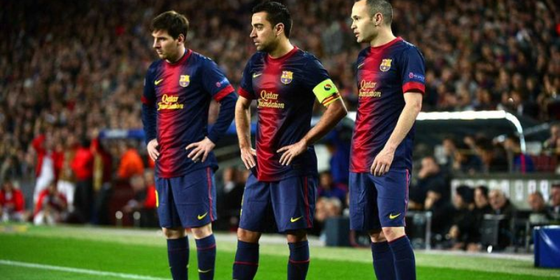 Sơ đồ minh họa cách di chuyển của số 9 ảo trên sân cỏ