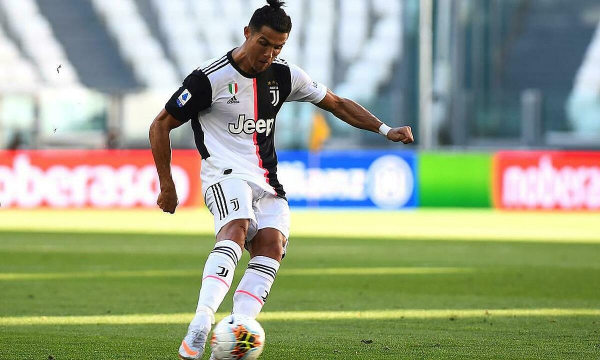 Cách đá phạt trực tiếp hiệu quả trong bóng đá