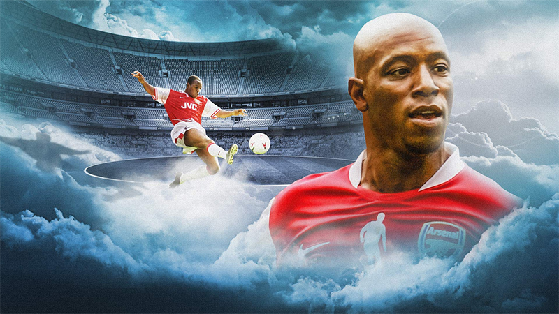 Tiền đạo Ian Wright ăn mừng bàn thắng