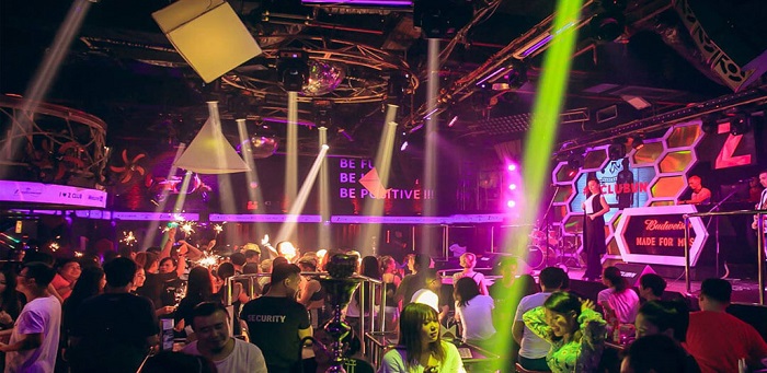 Kinh nghiệm đi bar Đà Nẵng an toàn và vui vẻ